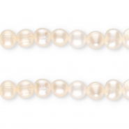 TQ Freshwater pearls round 9-10mm Natural White