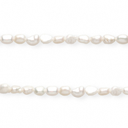 TQ Freshwater pearls nugget Natural White