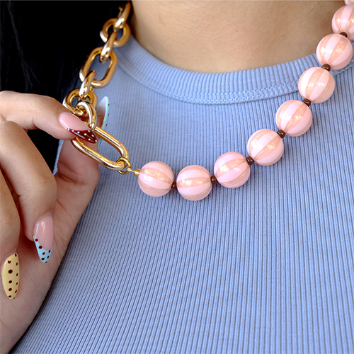 Create colourful jewellery with striped DQ acrylic beads