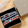 This is how you make fantastic bracelets with acrylic beads: