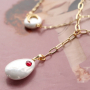 Get started and make trendy jewellery with the pearl shine shell items in combination with the zirconia brass elements