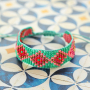 How to present trendy bracelets and anklets